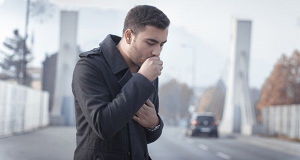 Husten tritt bei COPD und Asthma auf und gilt bei Asthmatikern als ernstzunehmende Komplikation.