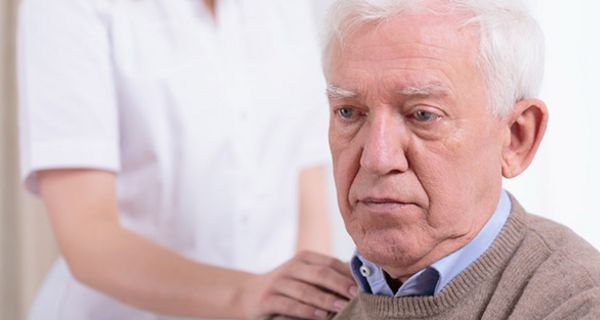 Experten vermuten, dass die Alzheimer-Erkrankung schon viele Jahre vor den ersten Symptomen beginnt.