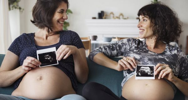 Sind Geschwister oder Kollegen schwanger, ist es wahrscheinlicher, selbst auch ein Baby zu bekommen.