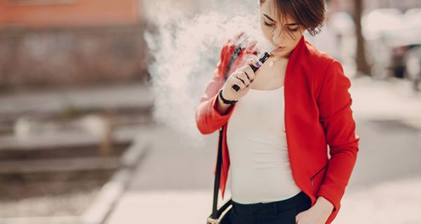 Bestimmte Geschmacksrichtungen sind bei E-Zigaretten besonders gefährlich.