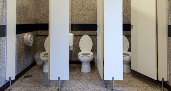 Theoretisch ist es möglich, sich über Toiletten mit dem Coronavirus anzustecken.