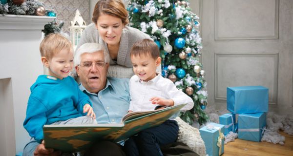 Ist ein Angehöriger an Alzheimer erkrankt, stellt das die Familienmitglieder an den Weihnachtstagen vor besondere Herausforderungen.