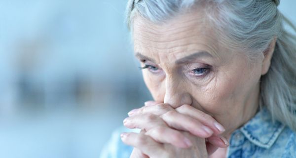 Bei Senioren wird eine Depression noch häufiger als bei jüngeren Menschen übersehen. 