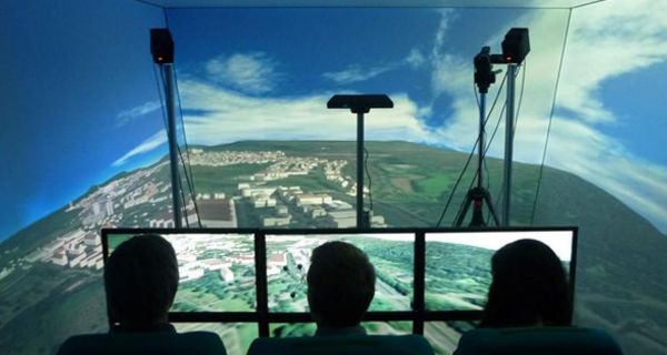 Virtuelle Simulation durch Landschaftsprojektion in einem Flugzeug mit engen Sitzreihen (Forschungsanordnung Fraunhofer Institut)