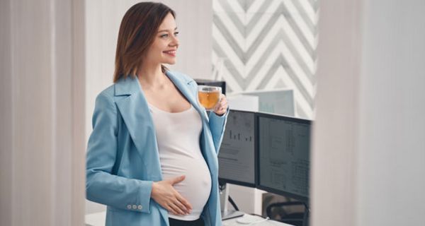 Koffein in der Schwangerschaft kann das ungeborene Baby gefährden. 