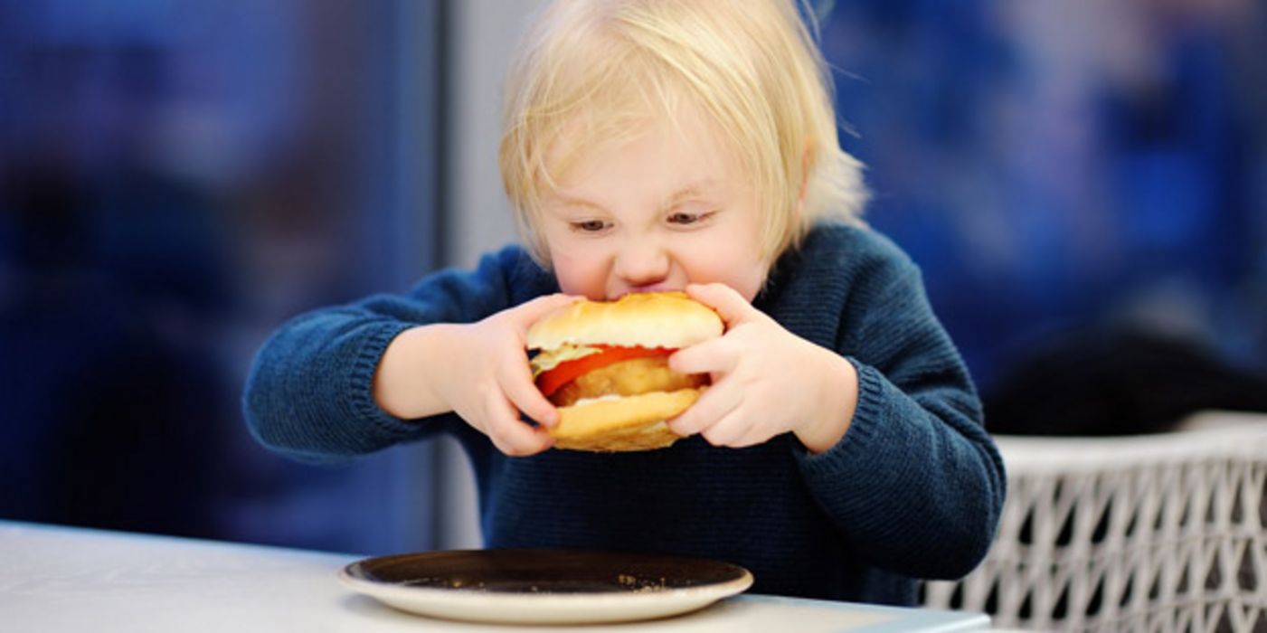 Eltern, die lange arbeiten, haben eher dicke Kinder.