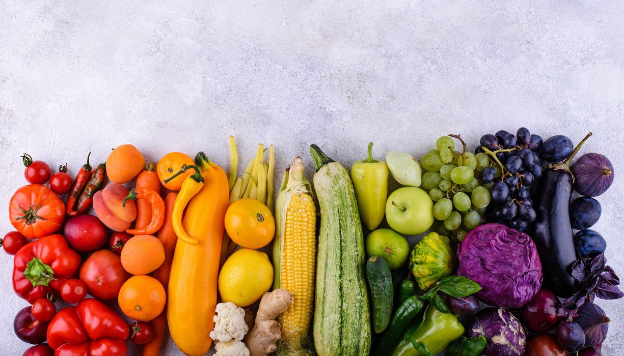 Viel buntes Obst und Gemüse