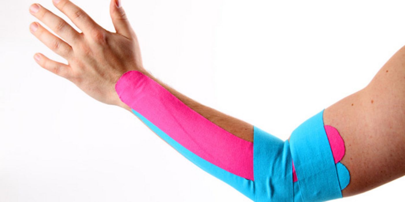 Mit Kinesio-Tape beklebter Arm