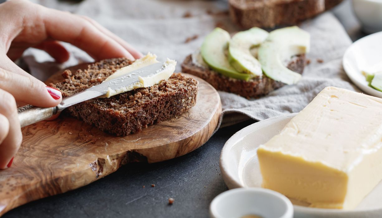 Leckeres Vollkornbrot mit Avocado.