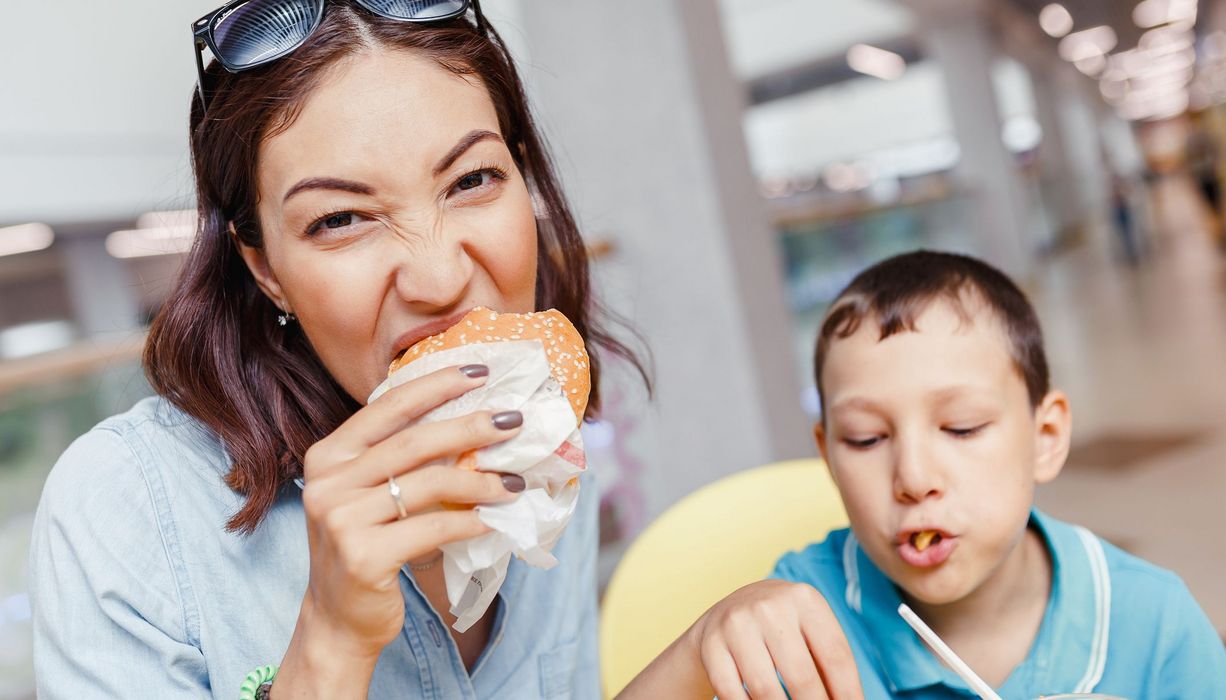 Eltern haben für ihre Kinder eine Vorbildfunktion. Je gesünder sie leben, desto länger bleiben auch die Kinder gesund. 