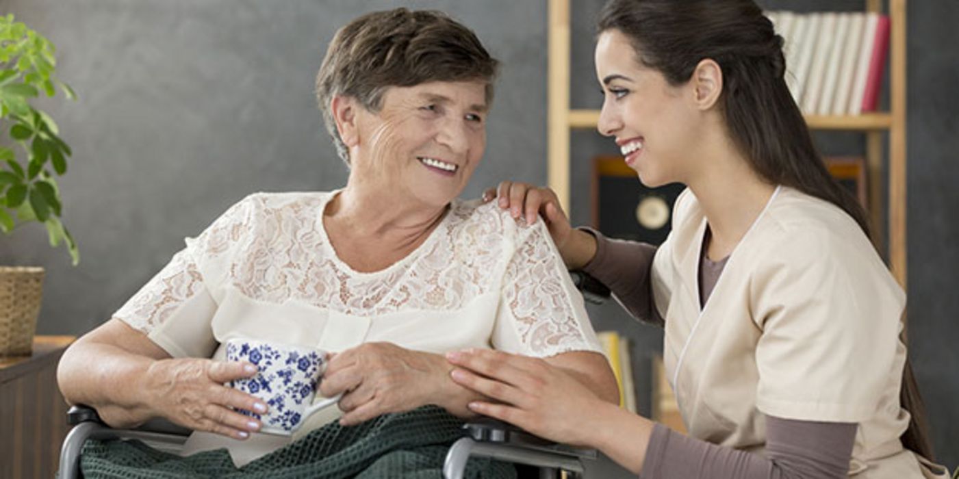 Experten beraten am Lesertelefon über Parkinson-Therapien.