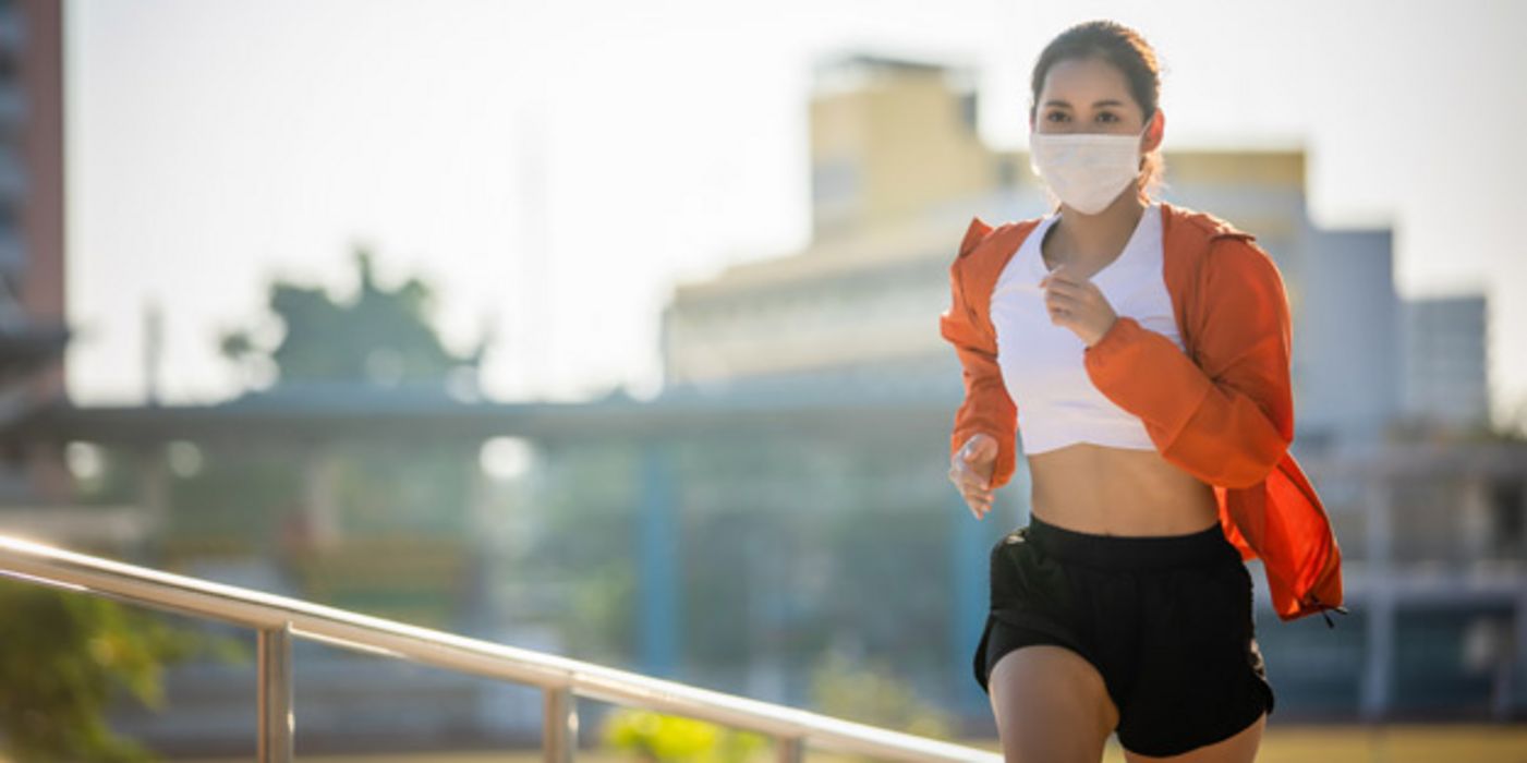 In Fitnessstudios ist das Tragen einer Maske aktuell Pflicht.