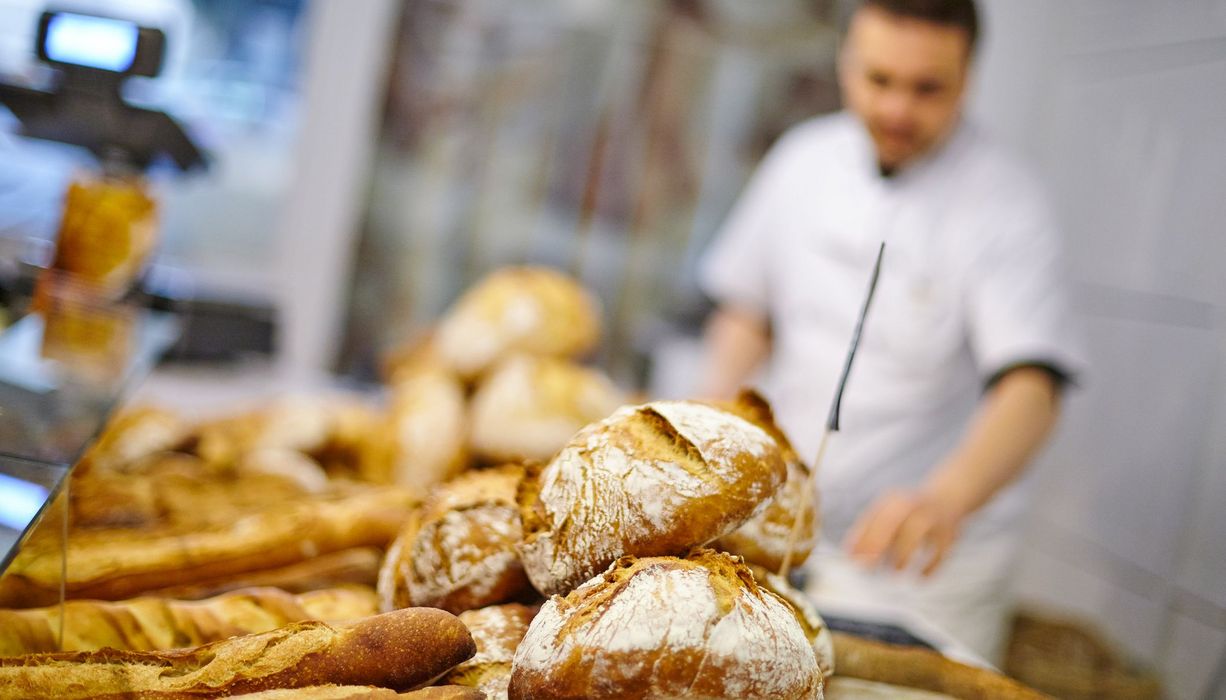 Brot und Baguette beim Bäcker