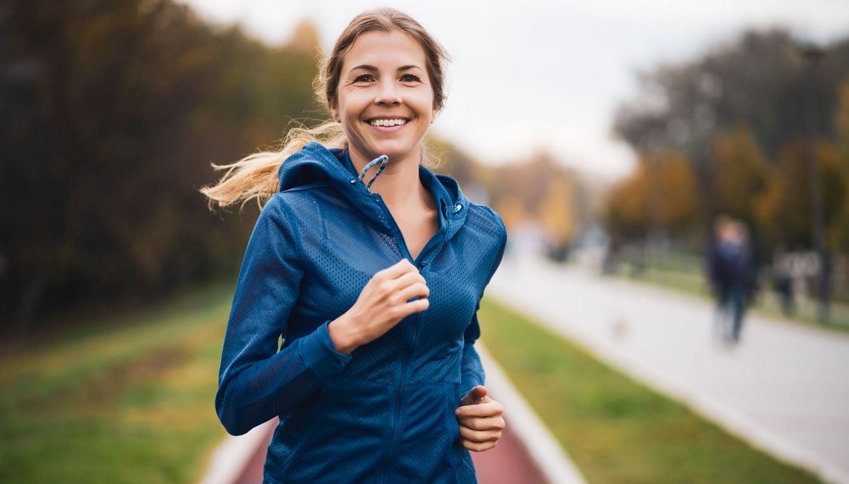 Junge Frau beim Joggen.