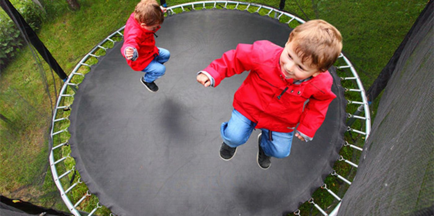 Trampolinspringen ist nicht ohne Risiko.