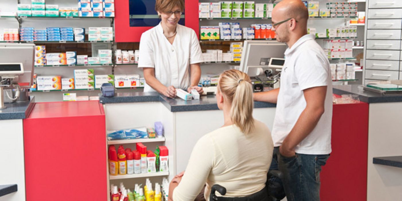 Beratungsszene in der Apotheke