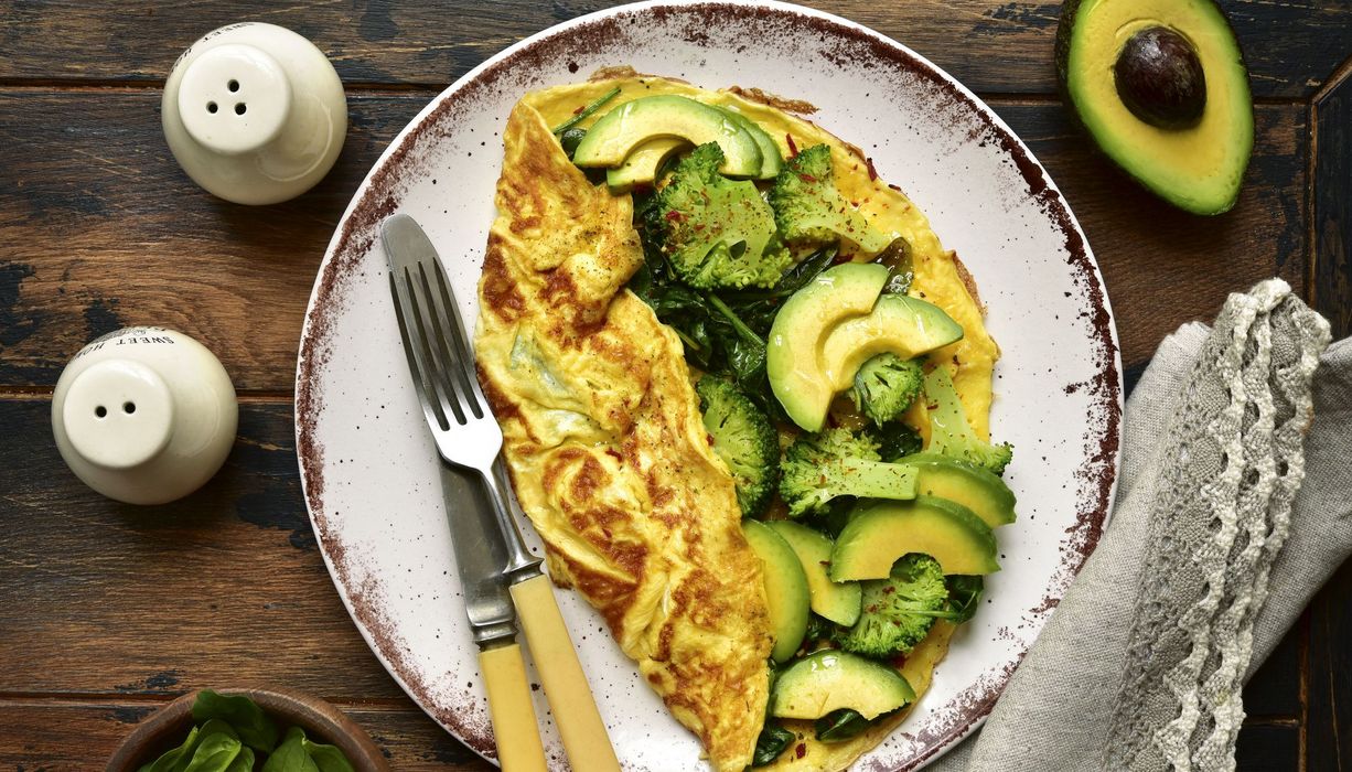 Omelette mit Avocado.