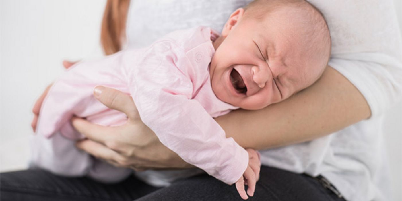 Schreien soll angeblich die Lungen kräftigen. Eltern können über solche Einschätzungen meist nur müde lächeln: An "Schreikraft" fehlt es den meisten Babys nicht.