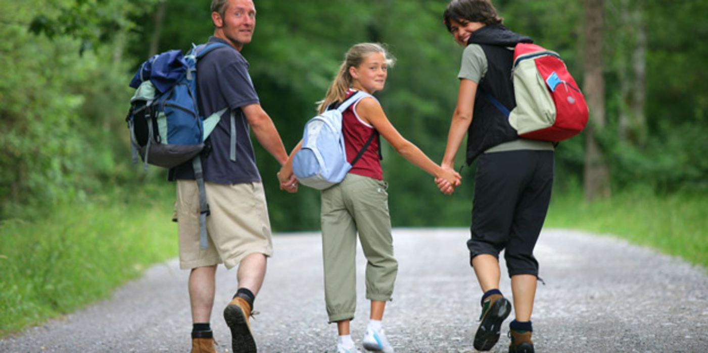 Familie beim Wandern