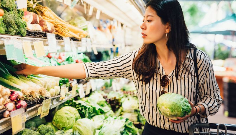 Lebensmittel: Obst, Gemüse, Milchprodukte etc.