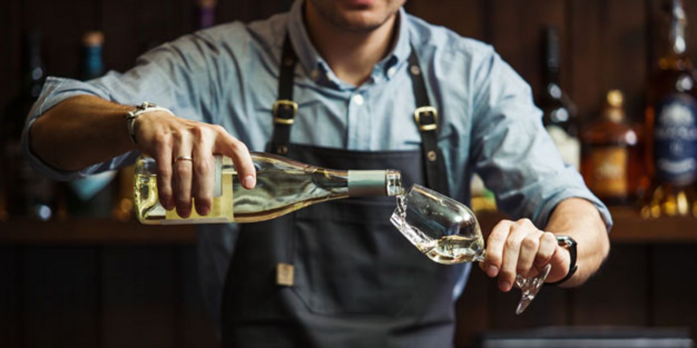 Schon wenig Alkohol erhöht das Risiko für Übergewicht drastisch.