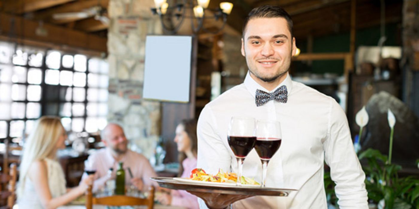 Was wir im Restaurant bestellen, hängt mit der Figur des Kellners zusammen.