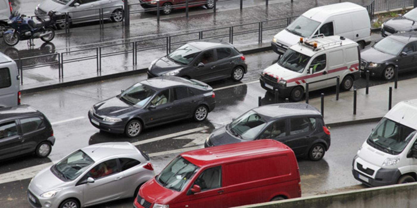 Autos im innerstädtischen Berufsverkehr