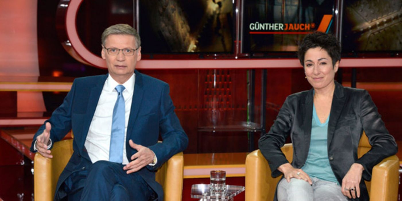 Günter Jauch, Moderator der gleichnamigen ARD-Talkshow, und Dunja Hayali, Moderatorin, im Gespräch