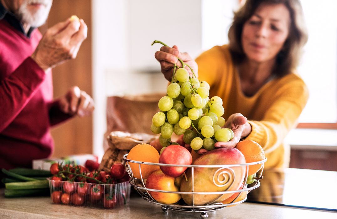  Vitamine aus Obst, Gemüse und anderen Lebensmitteln könnten Erkältungen und anderen Atemwegserkrankungen vorbeugen. 