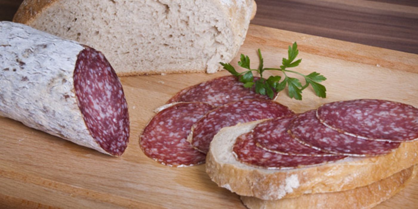 Salami auf Brot