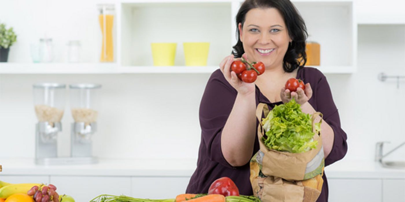 Beim Abnehmen kommt es vor allem auf eine dauerhafte Umstellung der Ernährung und des Lebensstils an.