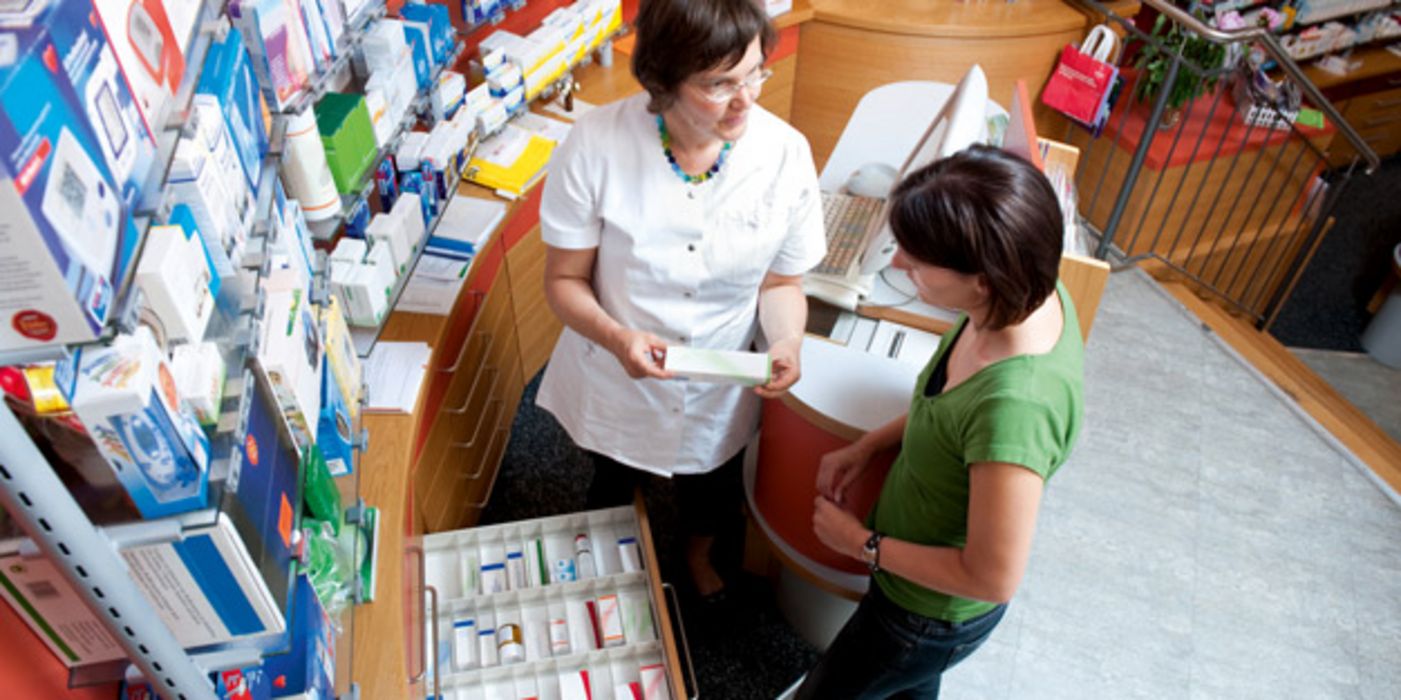 Beratungsszene in der Apotheke