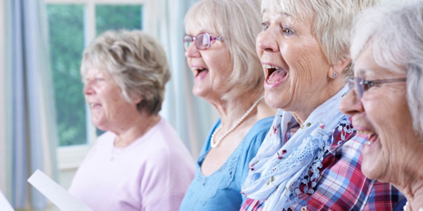 Singen verbsesert die Stimmung von Parkinson-Patienten.