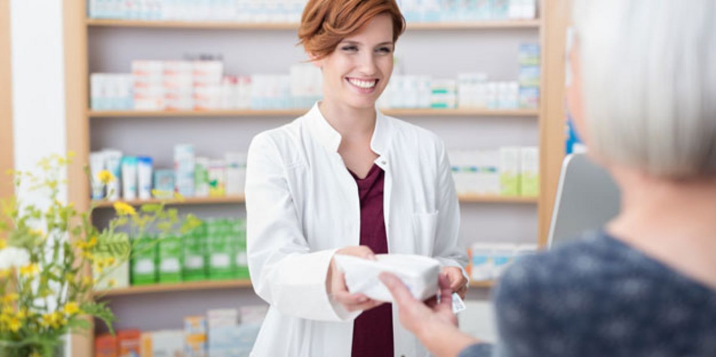 In der Apotheke gibt es zum Medikament die kompetente Beratung noch dazu.