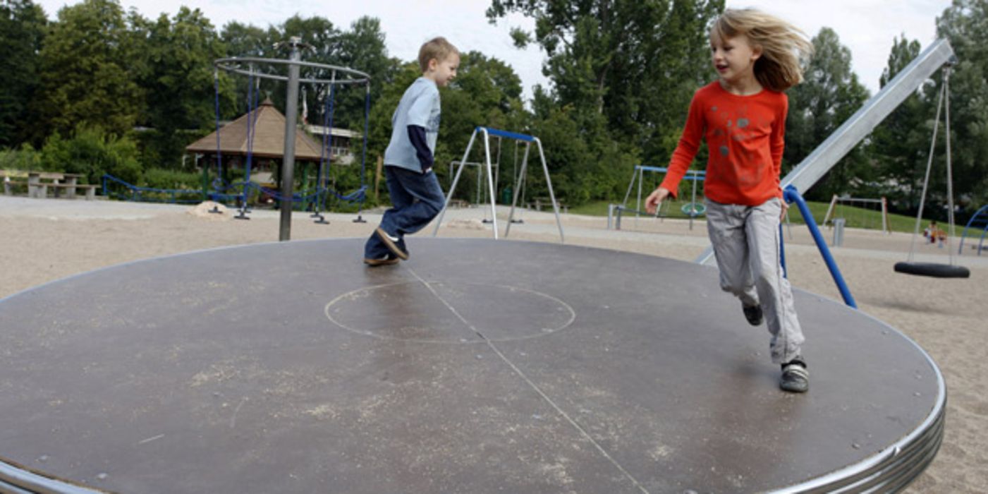 Kinder auf dem Spielplatz