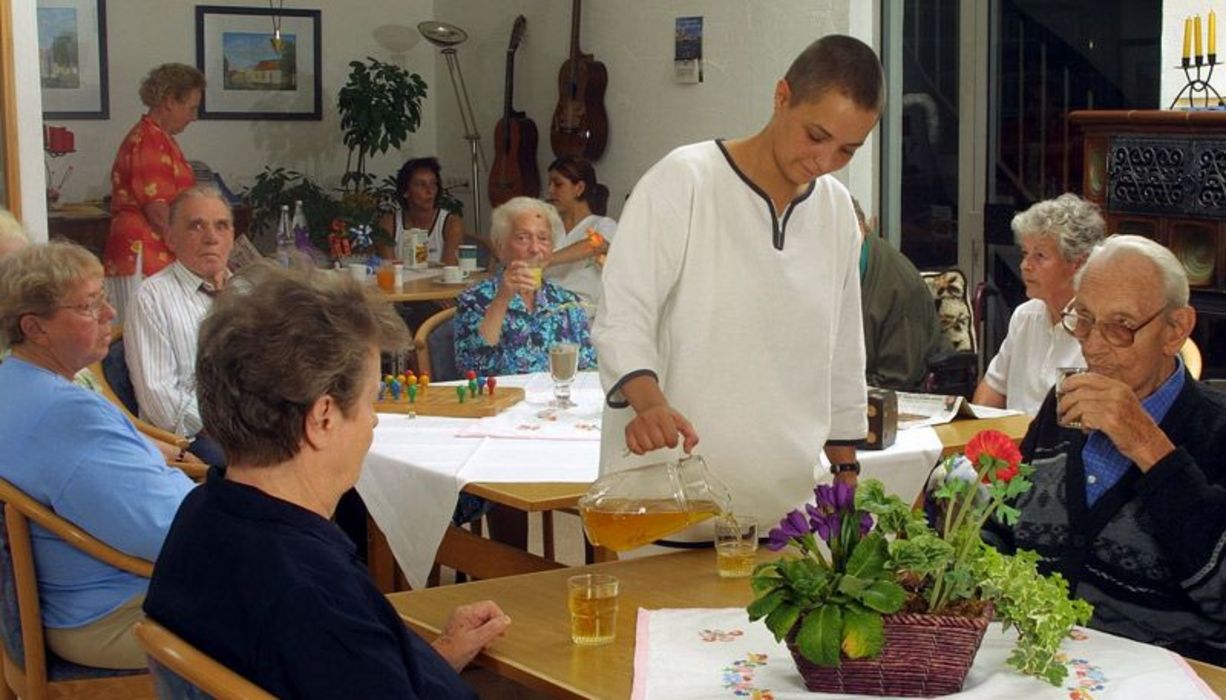 Seniorengruppe im Pflegeheim