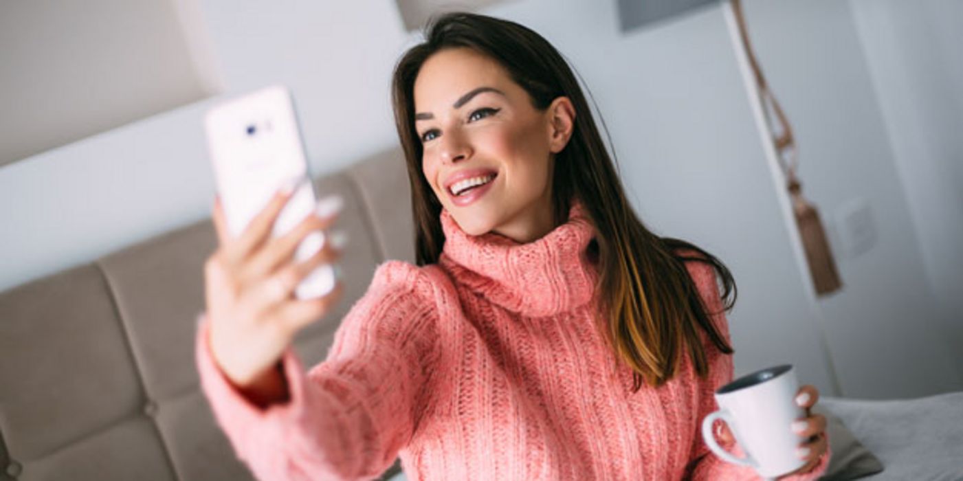 Hunderte von Selfies zu machen, kann Arm und Ellenbogengelenk stark belasten.