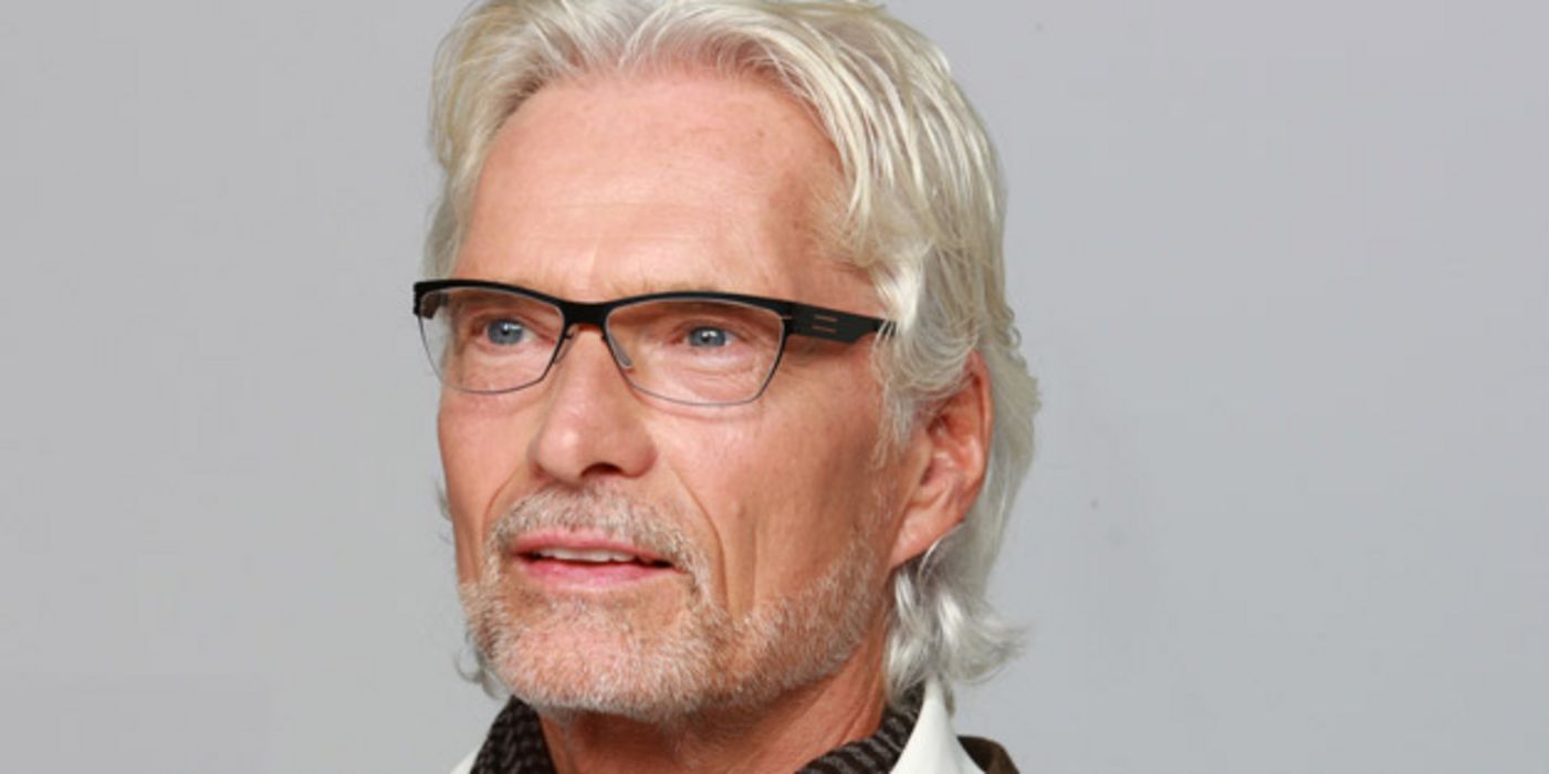 Eleganter Mann mit Brille