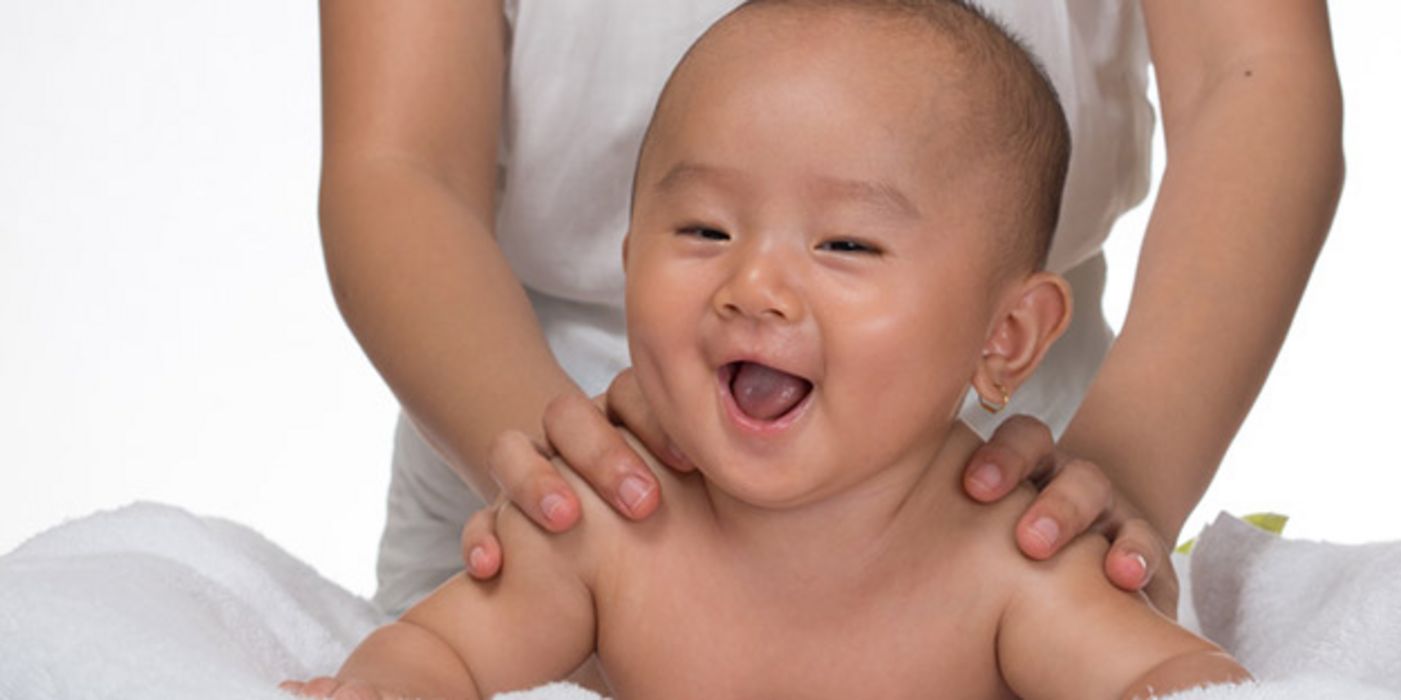 Babys sollten lieber nicht mit Ölen eingecremt werden.