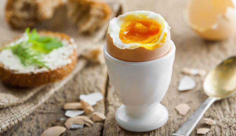 Frühstücksei im Eierbecher.