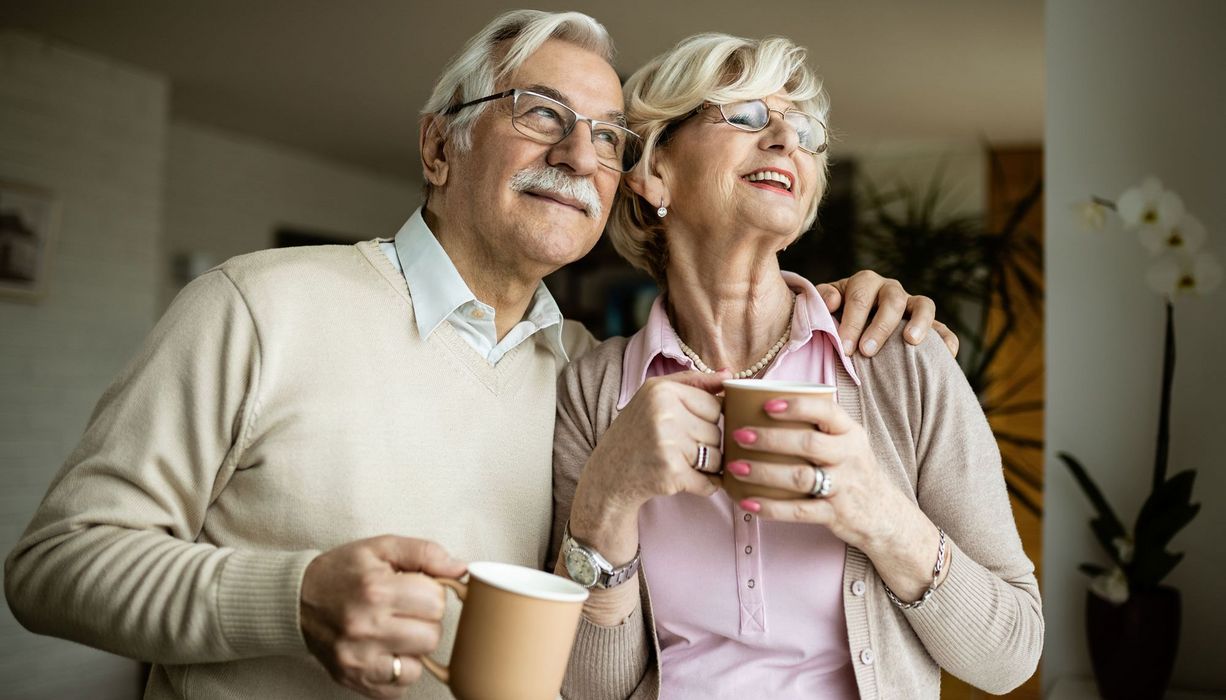 Kaffee und grüner Tee enthalten neben Koffein viele wertvolle Pflanzenstoffe. 