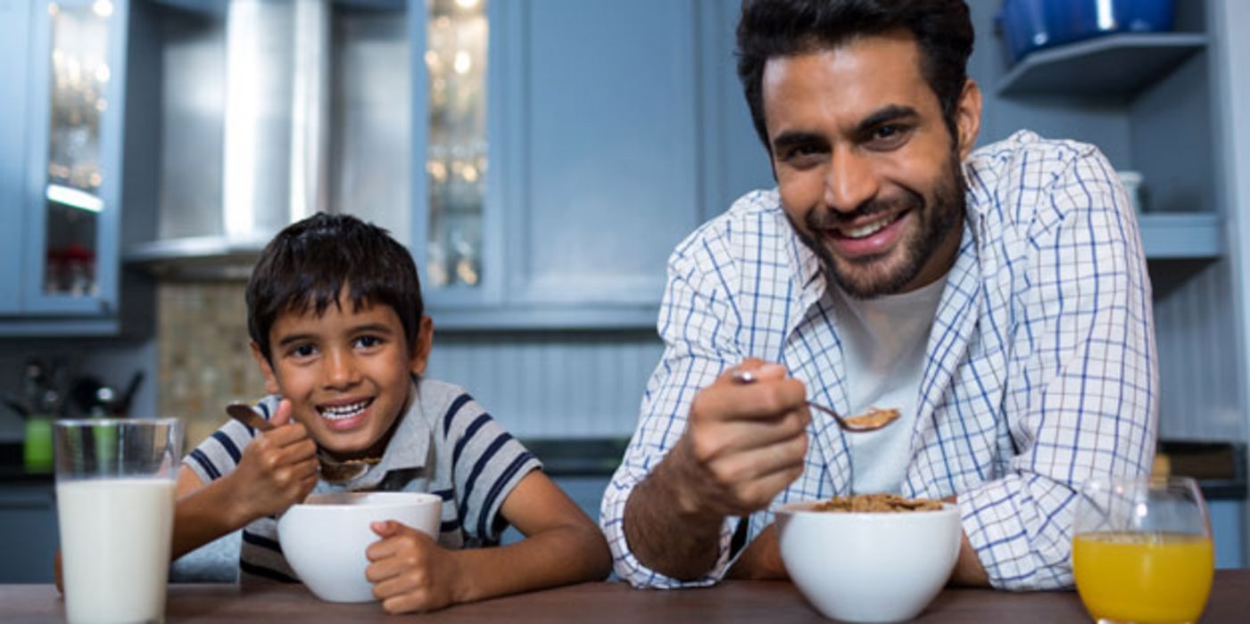 Ballaststoffe, wie in Müsli, sind gesund, können aber zu Blähungen führen.