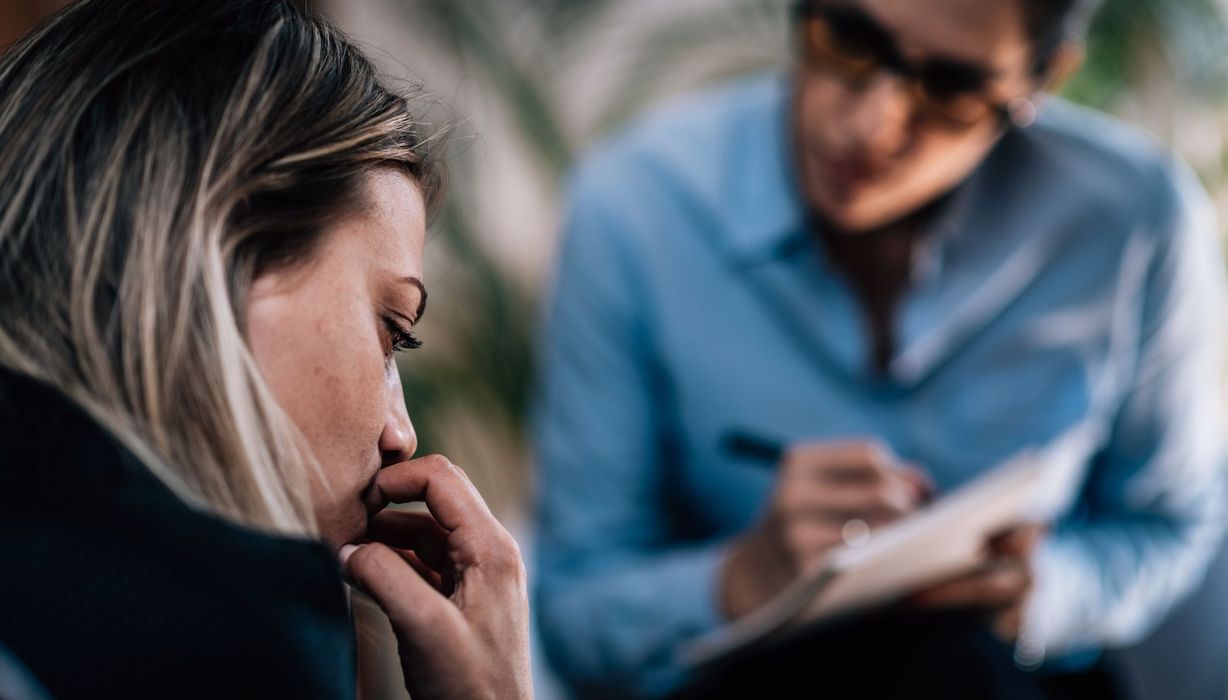 Junge Frau in der Psychotherapie.