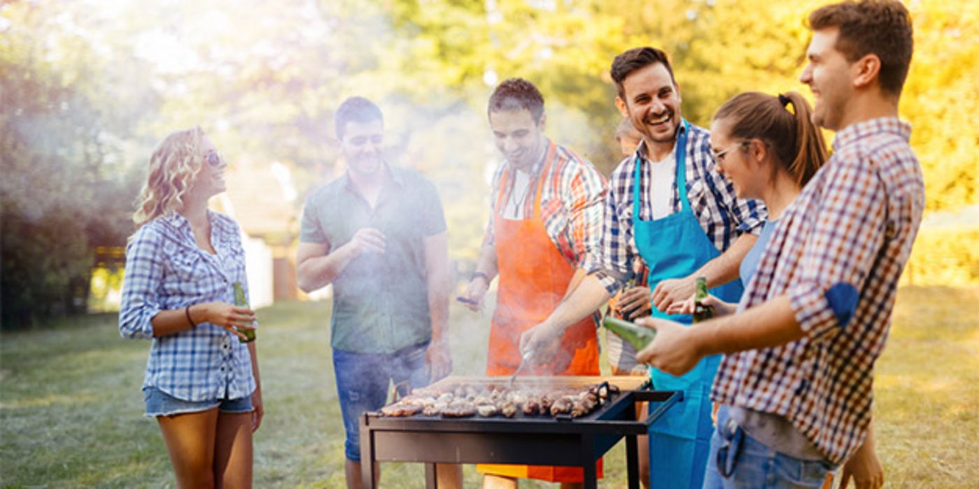 Holzkohlegrills dürfen in Innenräumen nicht verwendet werden.