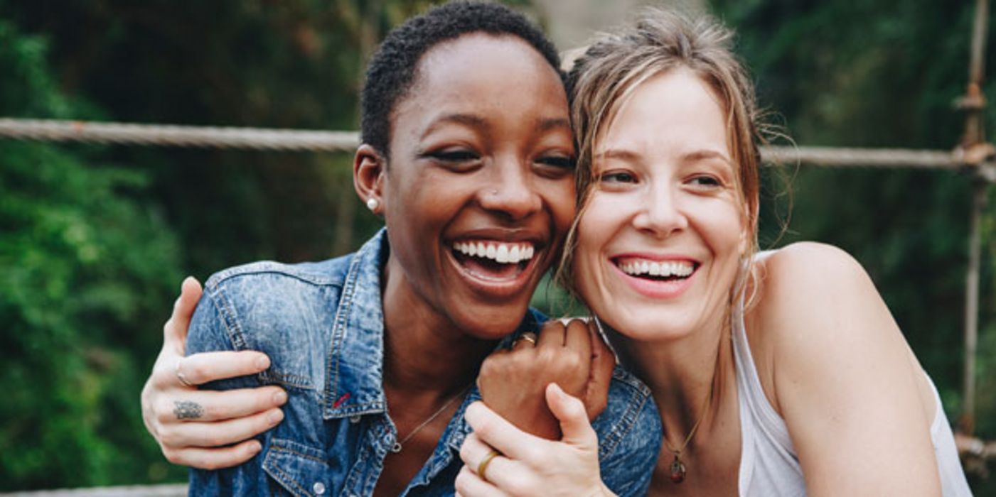 Anderen Menschen mit positiven Gedanken zu begegnen, hebt auch die eigene Laune. 