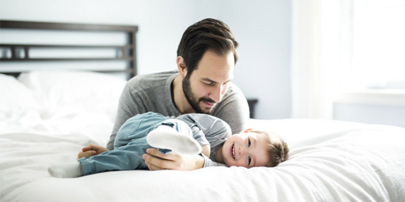 Wie sich Babys und Kinder schneller an die Zeitumstellung gewöhnen, lesen Sie hier.