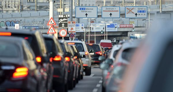 Stau auf der Autobahn stadteinwärts
