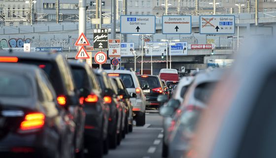 Stau auf der Autobahn stadteinwärts