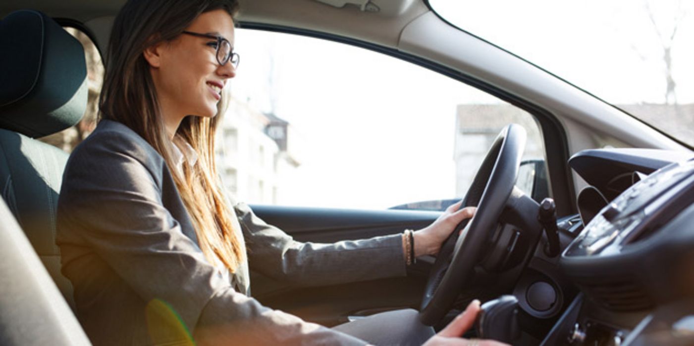 Musikhören beim Autofahren lindert Stress und entlastet sogar das Herz. 