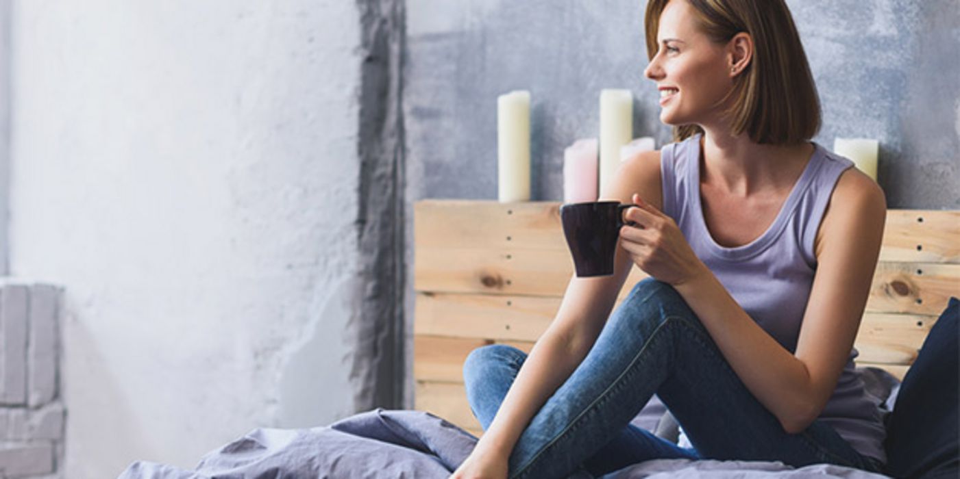 Das Koffein im Kaffee gibt Schwung. Menschen mit Migräne genießen ihn jedoch besser in Maßen.